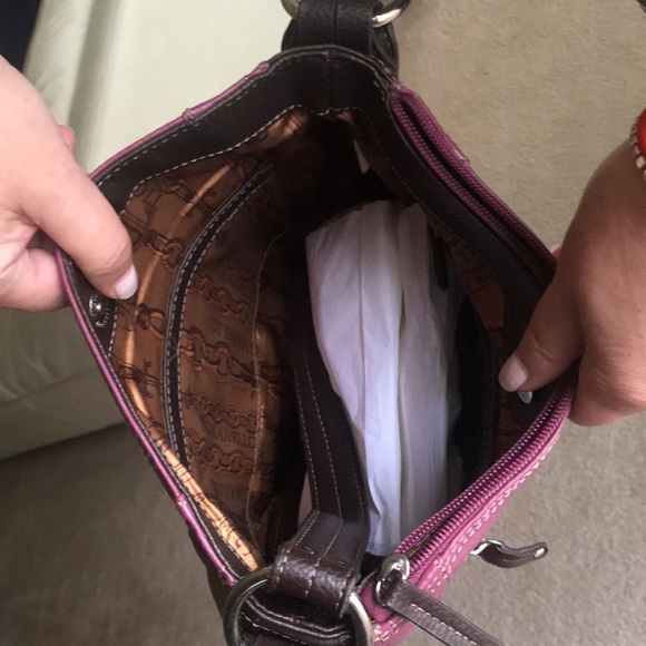 Tignanello Wine Handbag/shoulder/crossbody purse - Picture 9 of 13